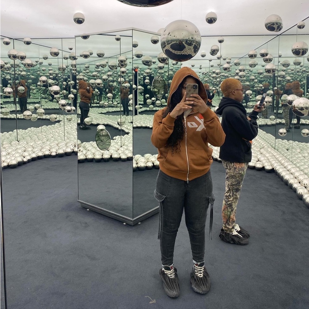 Meet your Posher, Dominique